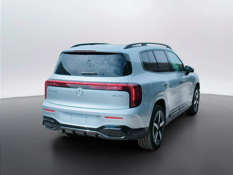 6 - Mercedes-Benz GLB 350 4MATIC con tecnologia EQ