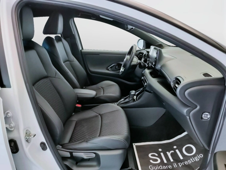 14 - Toyota Yaris Yaris 1.5h Style