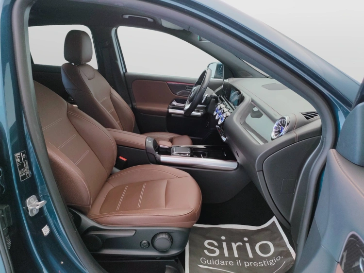 11 - Mercedes-Benz GLA 200 d Premium auto