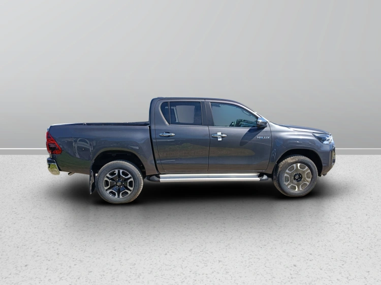 3 - Toyota Professional HI LUX 4X2 - 4X4 HILUX 2.4D A DC 4WD EXE MY24