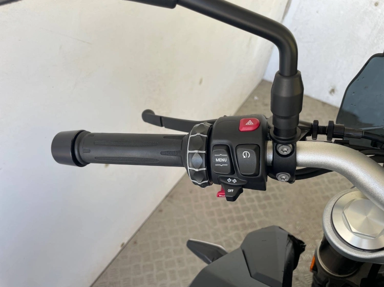 7 - BMW Motorrad R F 900 R Abs