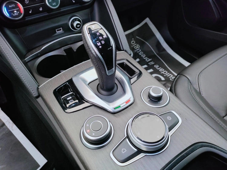 16 - Alfa romeo Stelvio Stelvio 2.2 t Ti rwd 160cv auto