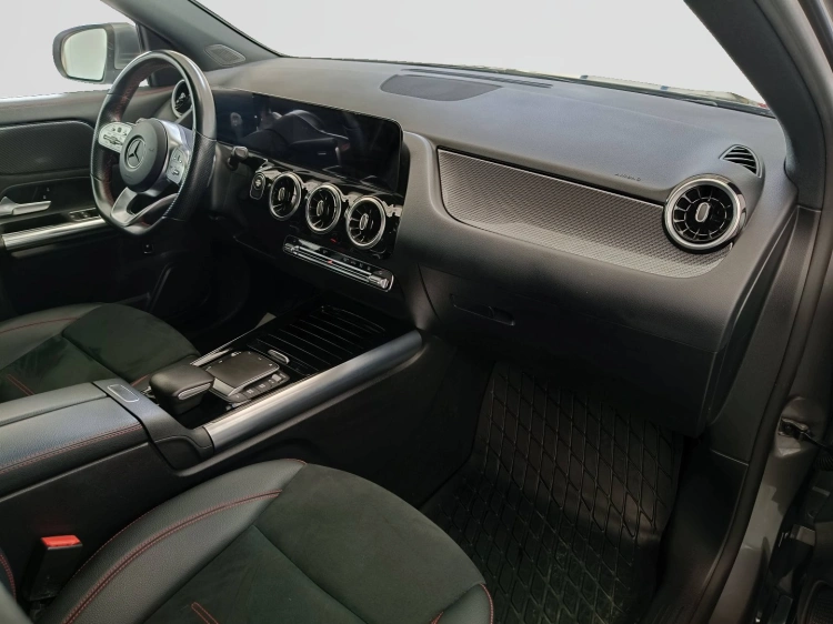 10 - Mercedes-Benz GLA 250 e phev (eq-power) Premium auto