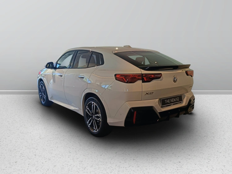 4 - BMW X2 BMW X2 sDrive18d