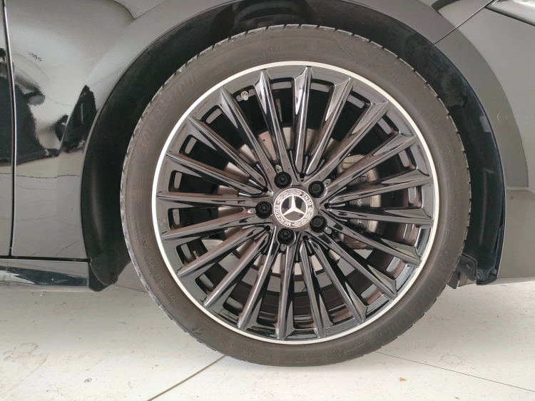 8 - Mercedes-Benz Classe A 200 d AMG Line Premium Plus auto