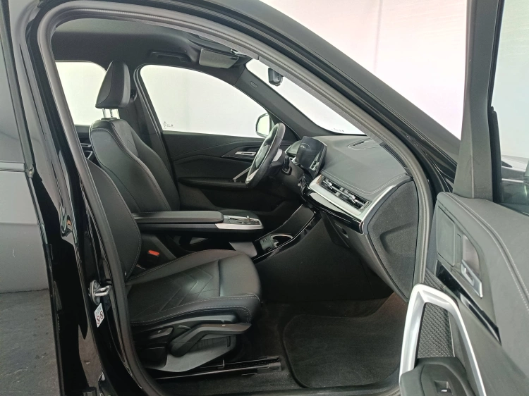 11 - BMW iX1 iX1 edrive 20 X-Line