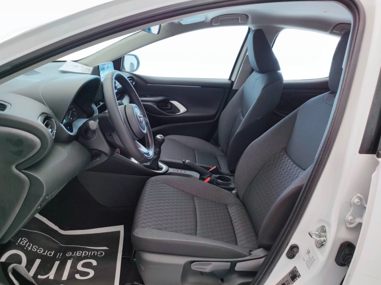 13 - Toyota Yaris Yaris 1.0 Active
