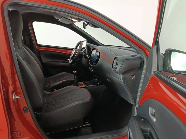 11 - Toyota Aygo X Aygo X 1.0 Lounge 72cv