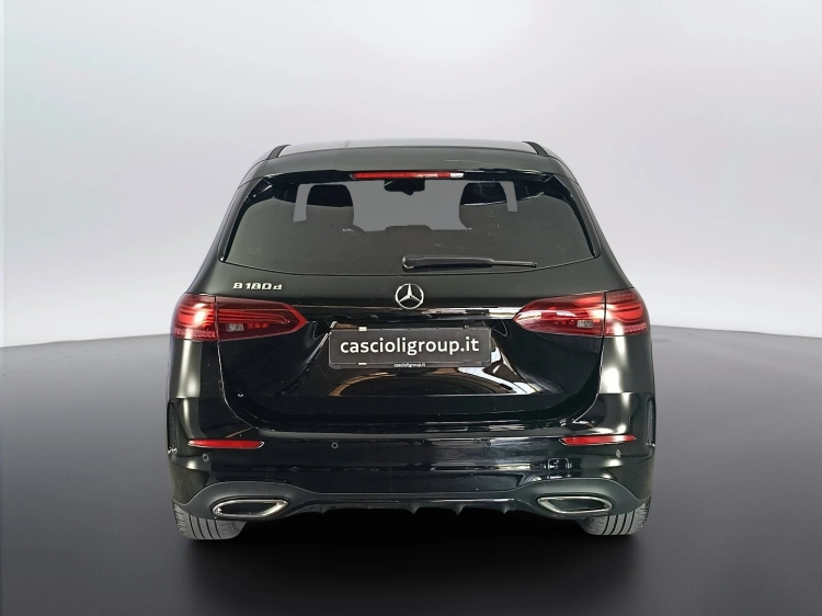 4 - Mercedes-Benz Classe B 180 d AMG Line Premium auto