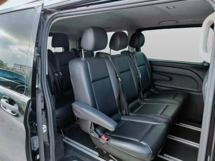 9 - Mercedes Vans Vito 114 cdi long tourer pro auto my20
