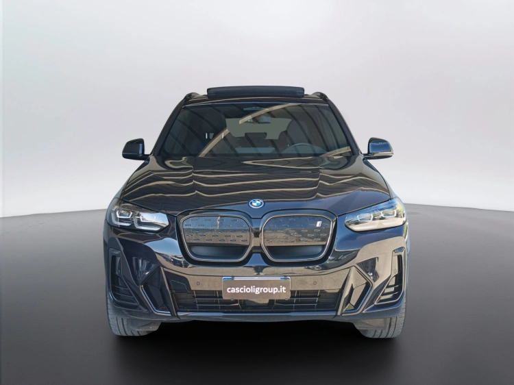 2 - BMW iX3 