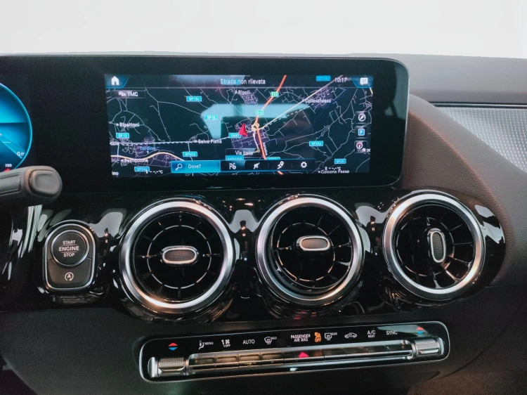 15 - Mercedes-Benz GLA 200 d Sport Plus 4matic auto