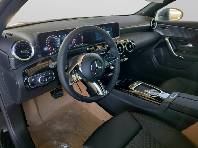 11 - Mercedes-Benz Classe A 180 d Automatic