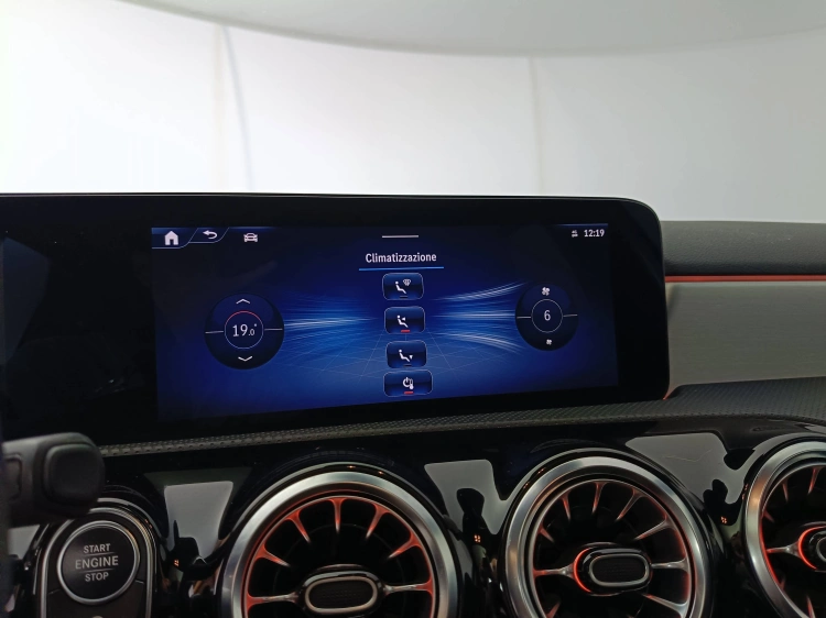 15 - Mercedes-Benz Classe A 180 d AMG Line Advanced Plus auto