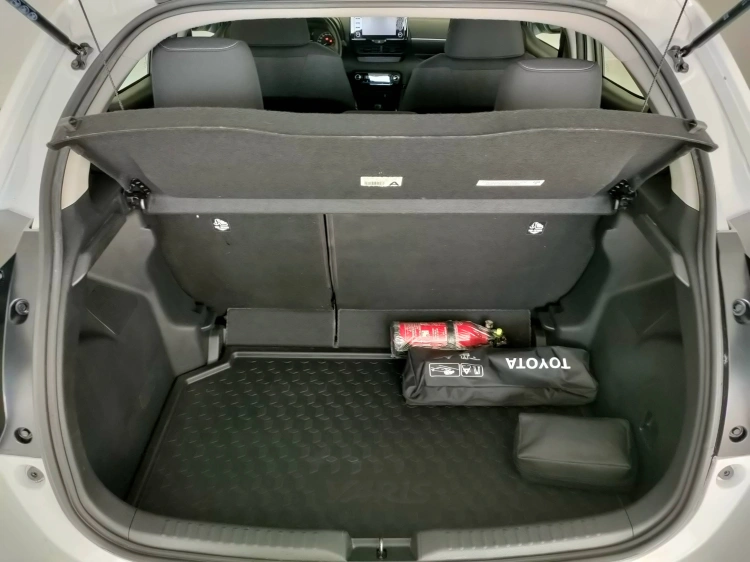 5 - Toyota Yaris Yaris 1.5h Active