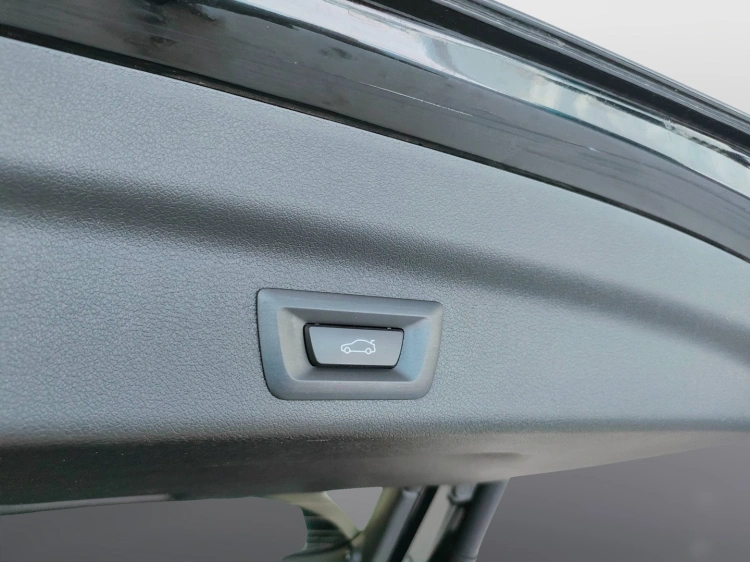 13 - BMW X1 X1 sdrive18d X-Line auto