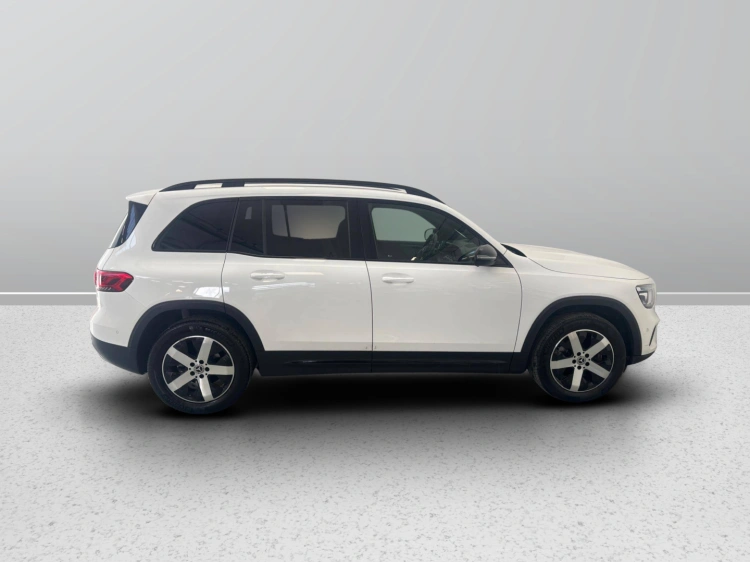 8 - Mercedes-Benz GLB 200 d Sport Plus auto