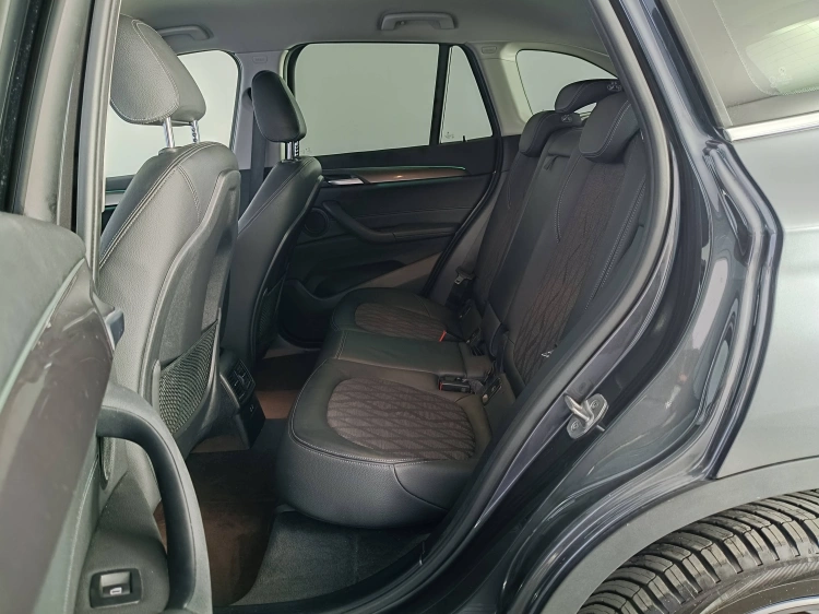 10 - BMW X1 X1 sdrive18d xLine auto