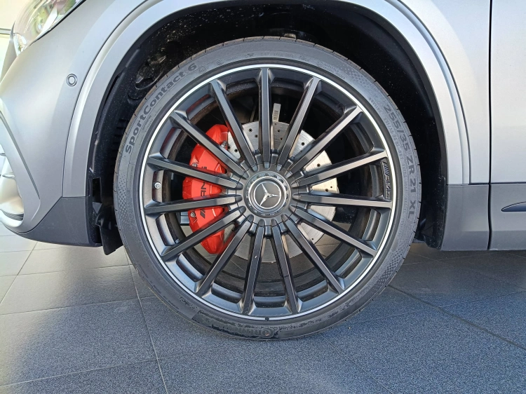 12 - Mercedes AMG GLA Mercedes-AMG GLA 35 4MATIC