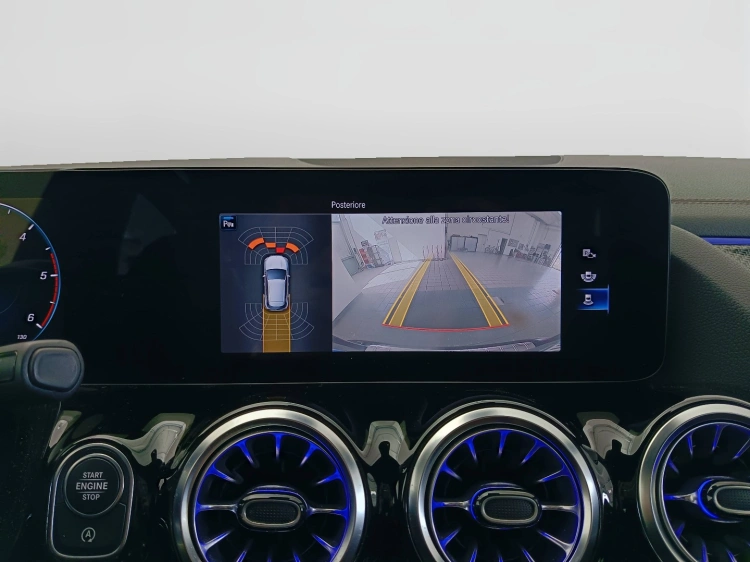 15 - Mercedes-Benz GLA 200 d Premium auto