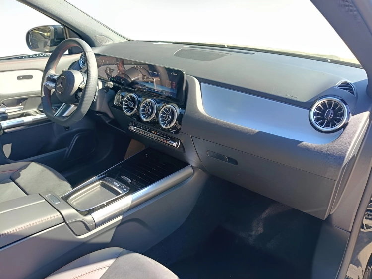 10 - Mercedes-Benz GLA 200 d Automatic 4MATIC