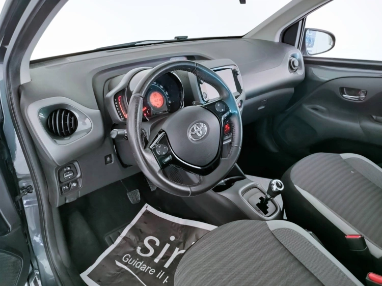 13 - Toyota Aygo Aygo 5p 1.0 x-play m-mt 72cv