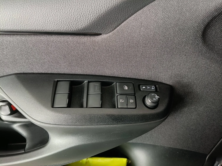 19 - Toyota Yaris YARIS 15H 130HP GRS MY25