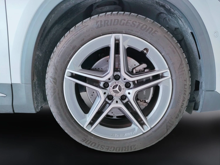 11 - Mercedes-Benz GLA 200 d Premium 4matic auto