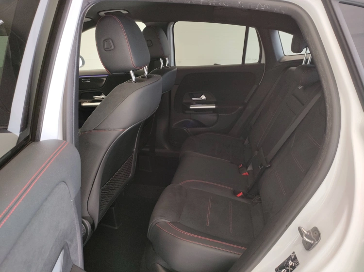 13 - Mercedes-Benz GLA 200 d AMG Line Advanced Plus auto