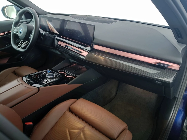 10 - BMW i5 BMW i5 eDrive40 Touring