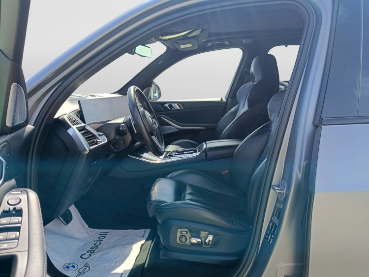 8 - BMW X5 M X5 M60i auto