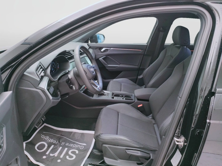 13 - Audi Q3 Q3 35 2.0 tdi Identity Black s-tronic