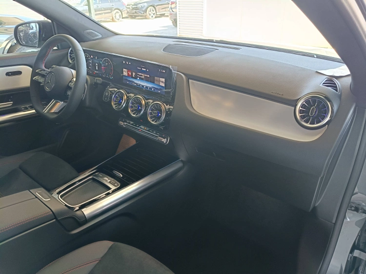 10 - Mercedes-Benz GLA 200 d automatic