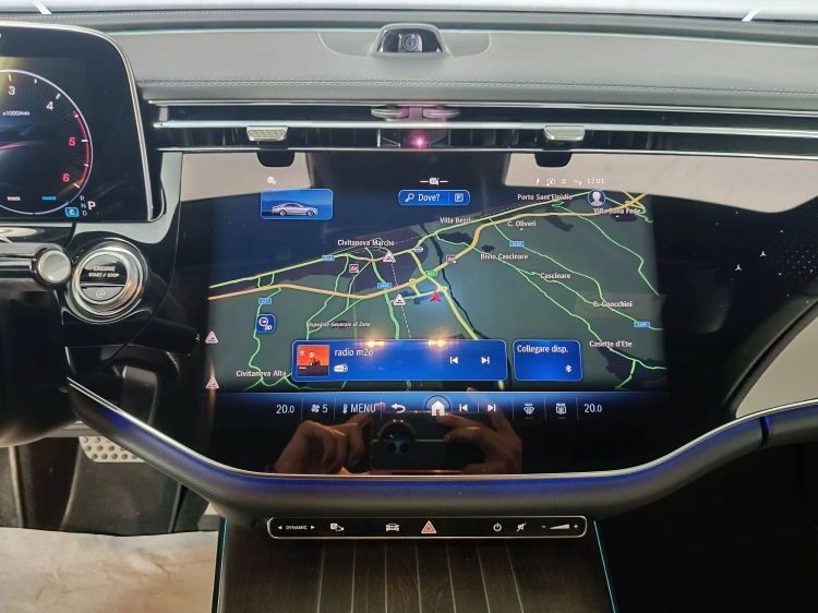 15 - Mercedes-Benz Classe E 220 d AMG Line Premium auto