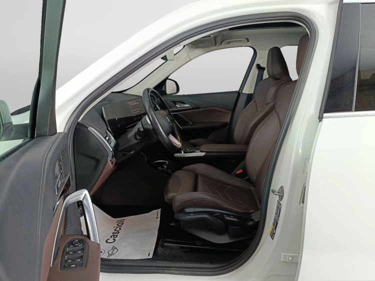 8 - BMW iX1 iX1 xdrive 30 X-Line