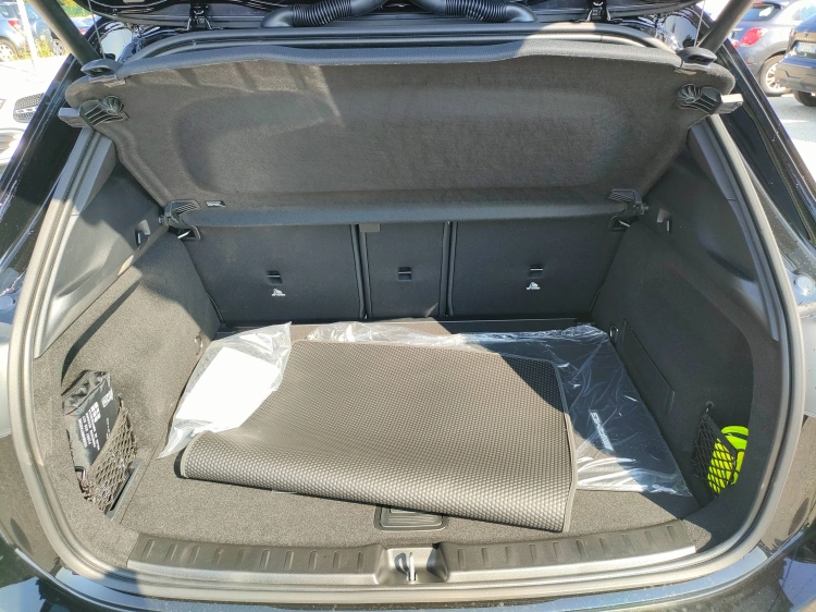 5 - Mercedes-Benz GLA 200 d automatic