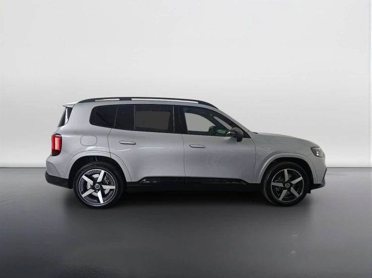 3 - Mercedes-Benz GLB 250+ con tecnologia EQ