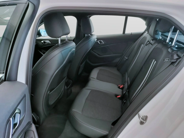 11 - BMW Serie 1 116d Sport auto