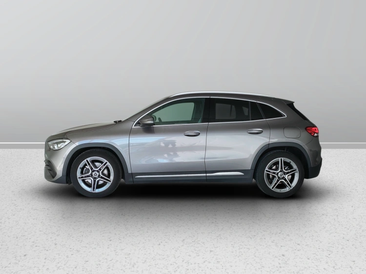 3 - Mercedes-Benz GLA 200 d Premium 4matic auto