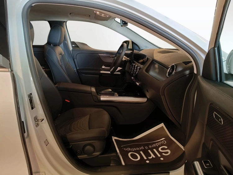 8 - Mercedes-Benz GLA 200 d automatic