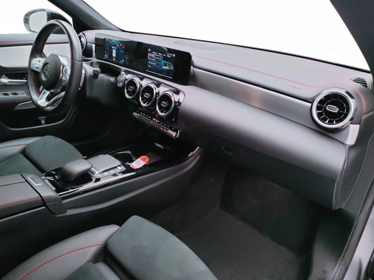 9 - Mercedes-Benz CLA Shooting Brake 200 d Premium 4matic auto