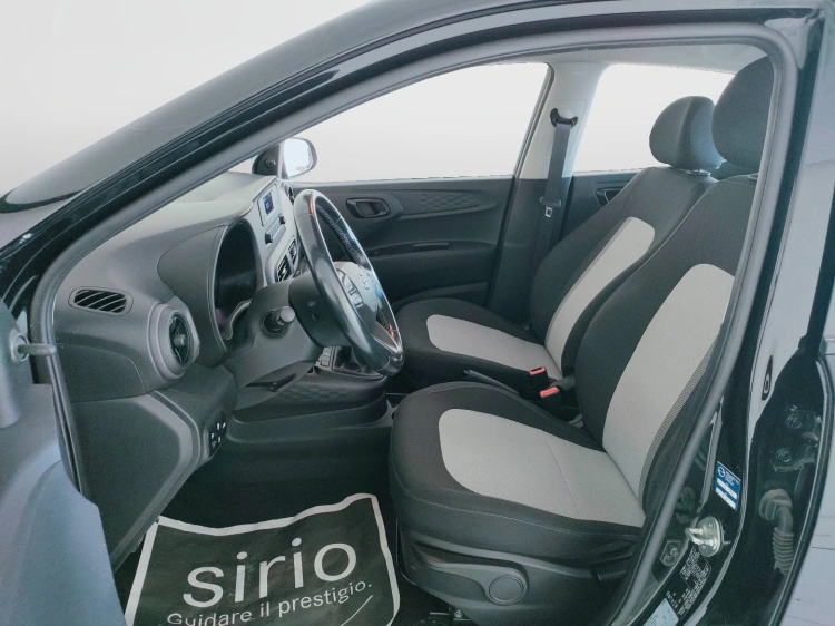 16 - Hyundai i10 i10 1.0 mpi Advanced