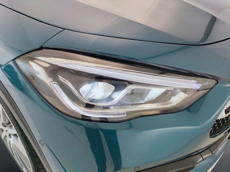 12 - Mercedes-Benz GLA 200 d Premium 4matic auto