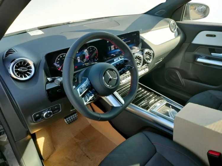 8 - Mercedes-Benz GLA 200 d automatic