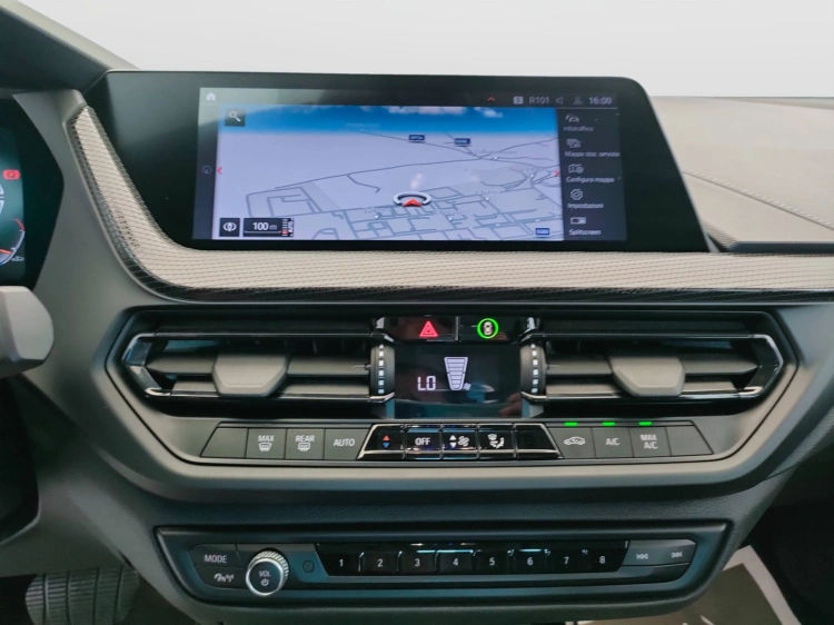 11 - BMW Serie 1 116i Sport auto