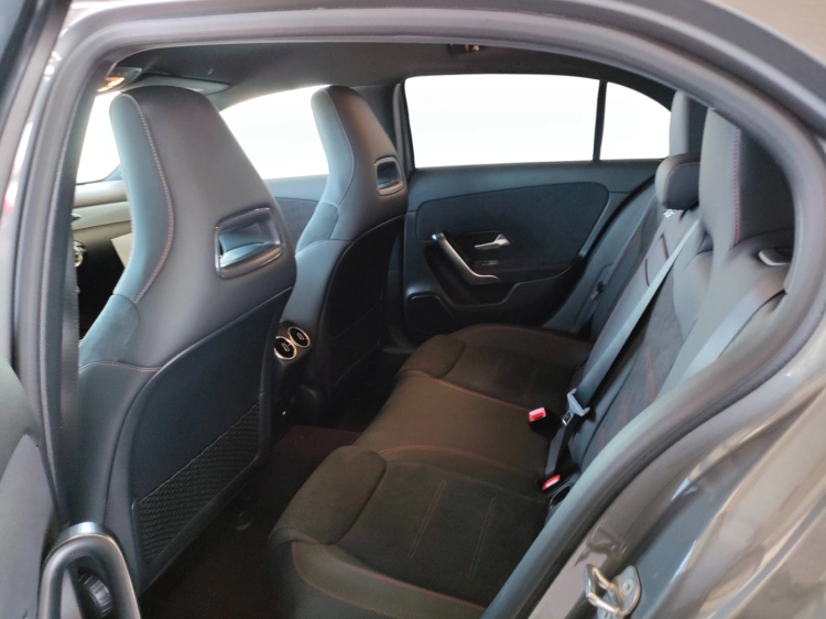 7 - Mercedes-Benz Classe A 200 d Automatic