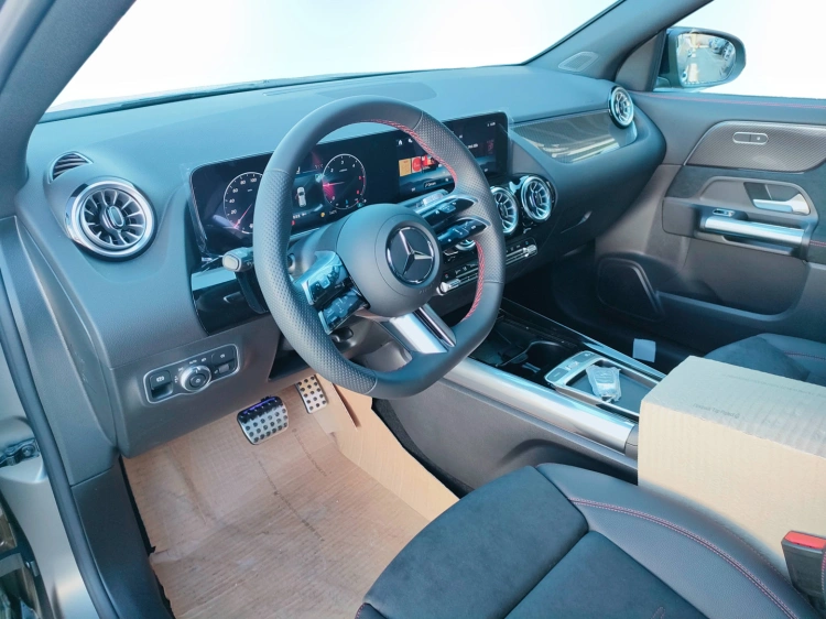 8 - Mercedes-Benz GLA 200 d automatic