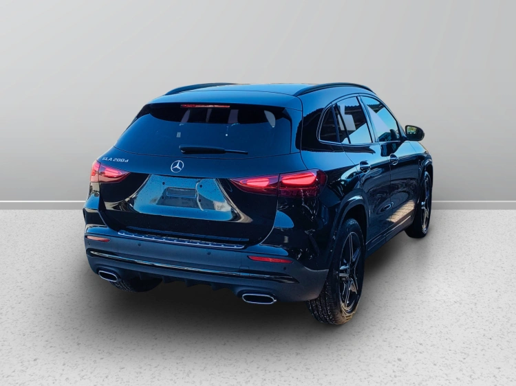 6 - Mercedes-Benz GLA 200 d automatic