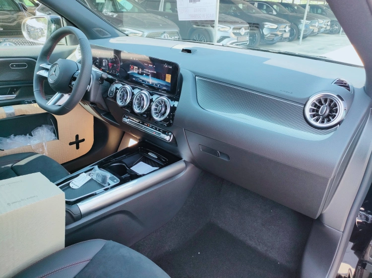 9 - Mercedes-Benz GLA 200 d automatic