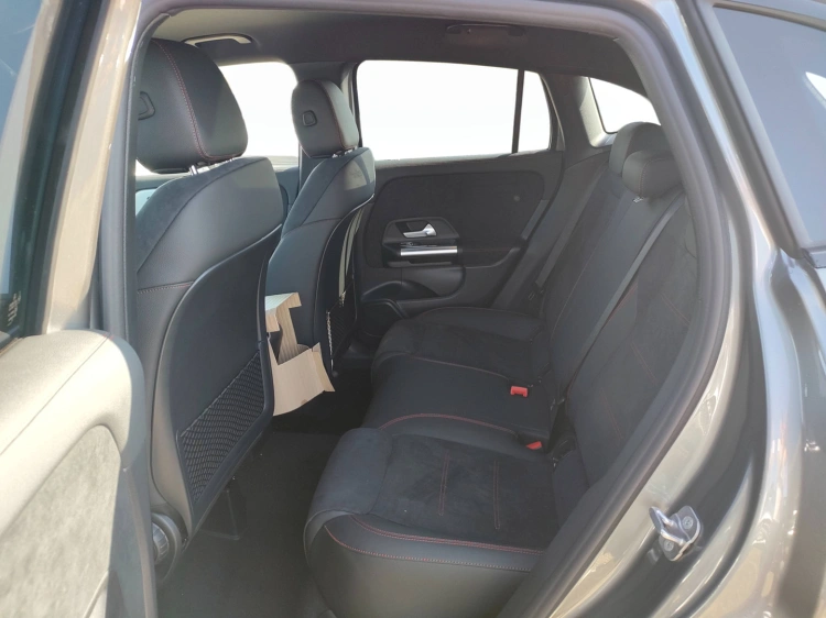 10 - Mercedes-Benz GLA 200 d automatic